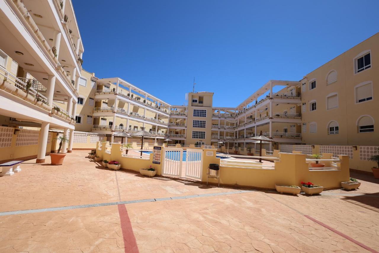 2 Bedroom Apartment At Beach Dehesa De Campoamor Exterior foto
